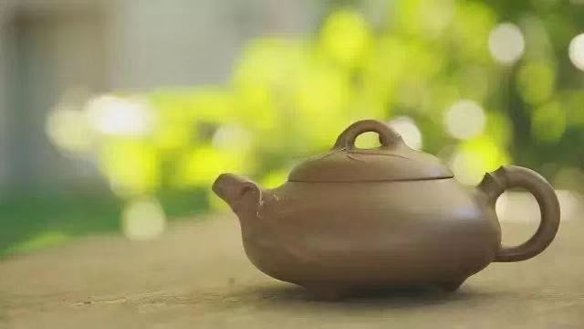 無由持一碗，寄與愛茶人